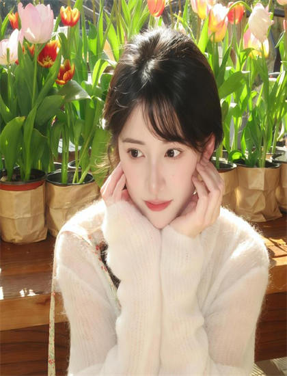 《杰茜卡》色彩运用精准解析里程碑式的：色调选择与情绪表达分析，双语字幕